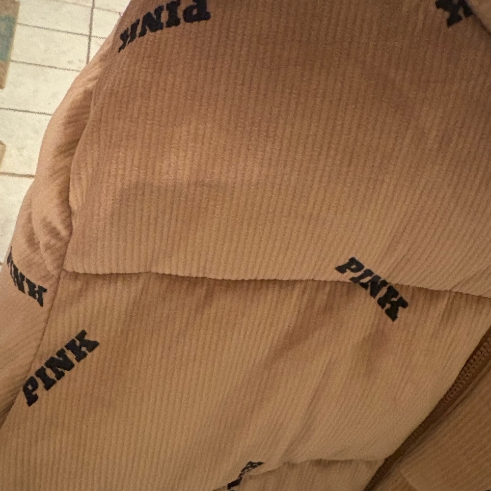 VS PINK logo puffer jacket - Picture 2 of 5